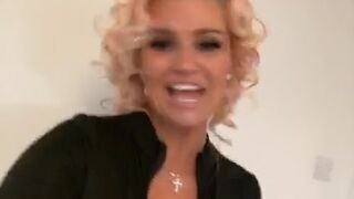 kerrykatona7 sexy doll gives her elastic ass