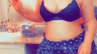 itsrandalin young bitch masturbates pussy