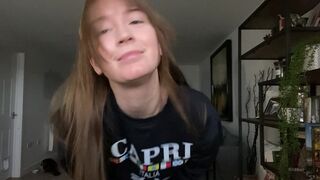 kirabee beauty pulls the clitoris with a vibrator