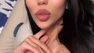 iammery sexy lady jerks off pussy with vibrator