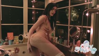 manyvids Ashe Maree naughty babe masturbates with her sex toy cap