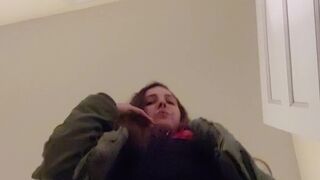 sadieholmes beauty sensually satisfies her pussy