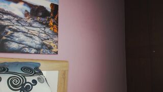 Perfekttlilly18 fucks herself on the sofa