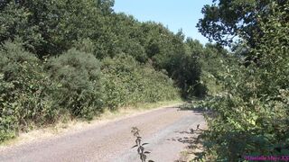 Penny Lee hurricane devil furiously cums in pose with crustaceans