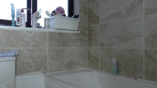 Penny Lee beauty fucks her holes with dildos