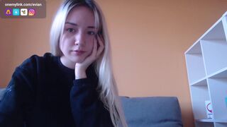 vuncx graceful babe gently masturbates pussy