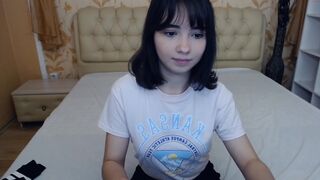 valensafarfor dancing near the christmas tree