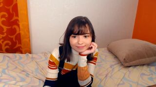 valensafarfor Incendiary lady relishly masturbates both holes