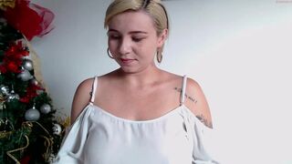 melodypetitex busty babe fucks herself in her pussy