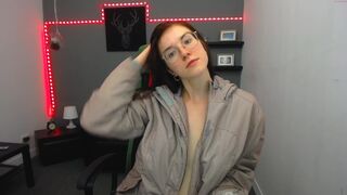 laurasmiles mature babe fucks her cunt