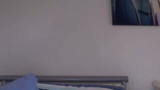 b_leable hot bitch sucks dildos