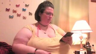 alli_kat78 sweet little thing wags elastic booty