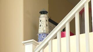 Mindi Mink beautiful woman jerks off pussy