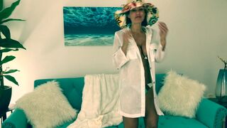 thereallisaan cute young lady puts on big tits