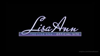 thereallisaan gorgeous mare fingering sex toy