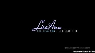 thereallisaan cute babe showing slut shapes