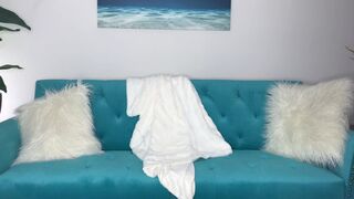 thereallisaan shy slut with a nice ass fucks pussy