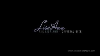 thereallisaan exquisite bitch pulls pussy