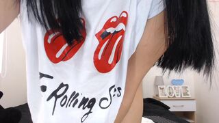 mia_hottie_ impressive young lady puts on beautiful boobs