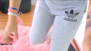 mia_hottie_ black-haired prank masturbates with a vibrator