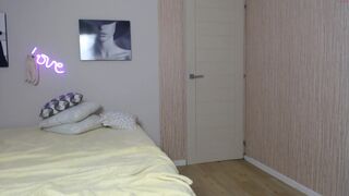 lanvinn_dior experienced woman paws lips sex