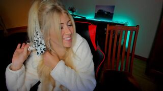 hwes_accounting adorable bitch riding a dildo