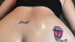 freakmobmedi puts his fingers in the ass