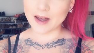 ashleyfancyfetish_ sexy lady caresses pussy