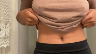 thejennafox tempting chick fingering pussy