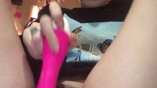 stacysin a nice babe kneads her cunt