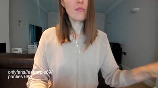 eatmypie69 rebellious slut licks dildo