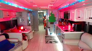 dddtraveler leggy babe