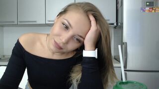 candymini cute babe exposes big tits