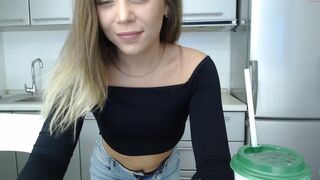 candymini cute babe exposes big tits