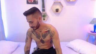 wanda_thian dirty bitch is engaged in oral sex