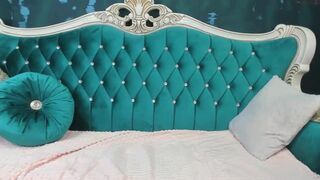 tanya_welth cute chick masturbates juicy twat