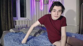 fflloowweerr chick eagerly absorbs dildo