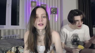 fflloowweerr teen black-haired chick talks coquettishly on camera