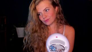 sunshinekate cute whore takes off her panties and jerks off her cunt