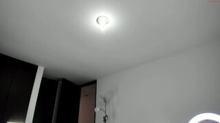 xhxoxtxsxex cute slut fucks pussy with dildos