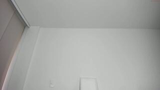 xhxoxtxsxex dark haired babe digging with sex machine