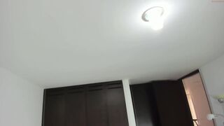 xhxoxtxsxex beautiful bitch - deliciously jerks off her cunt