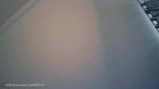 tamagochi_gf black-haired beauty pulls sex lips