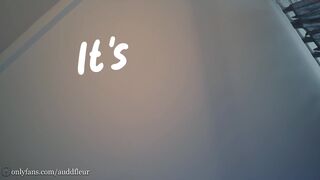 tamagochi_gf black-haired beauty pulls sex lips