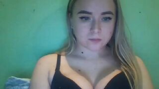 monica_roseee undresses in front of the camera