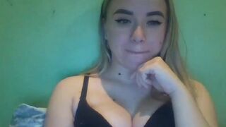 monica_roseee undresses in front of the camera