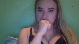 monica_roseee undresses in front of the camera