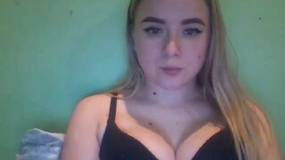 monica_roseee undresses in front of the camera