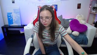 lucky_leslie cute striptease