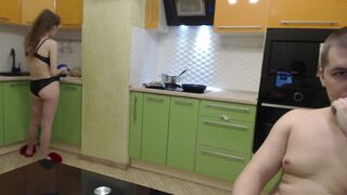 logan_emma gorgeous bitch chatting in fries